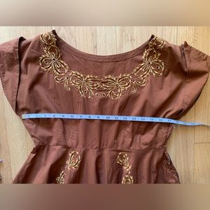 *Handmade* // VTG Brown Embroidered Midi Dress